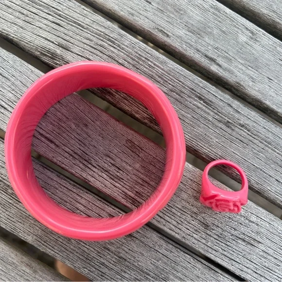 Lucite Pink/Coral Rose Carved Bracelet and Ring Set - Picture 3 of 6
